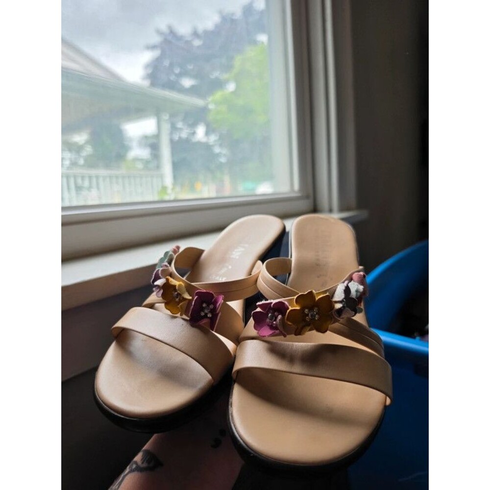 Floral wedges